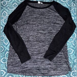 Ladies Gap long sleeve shirt sweater